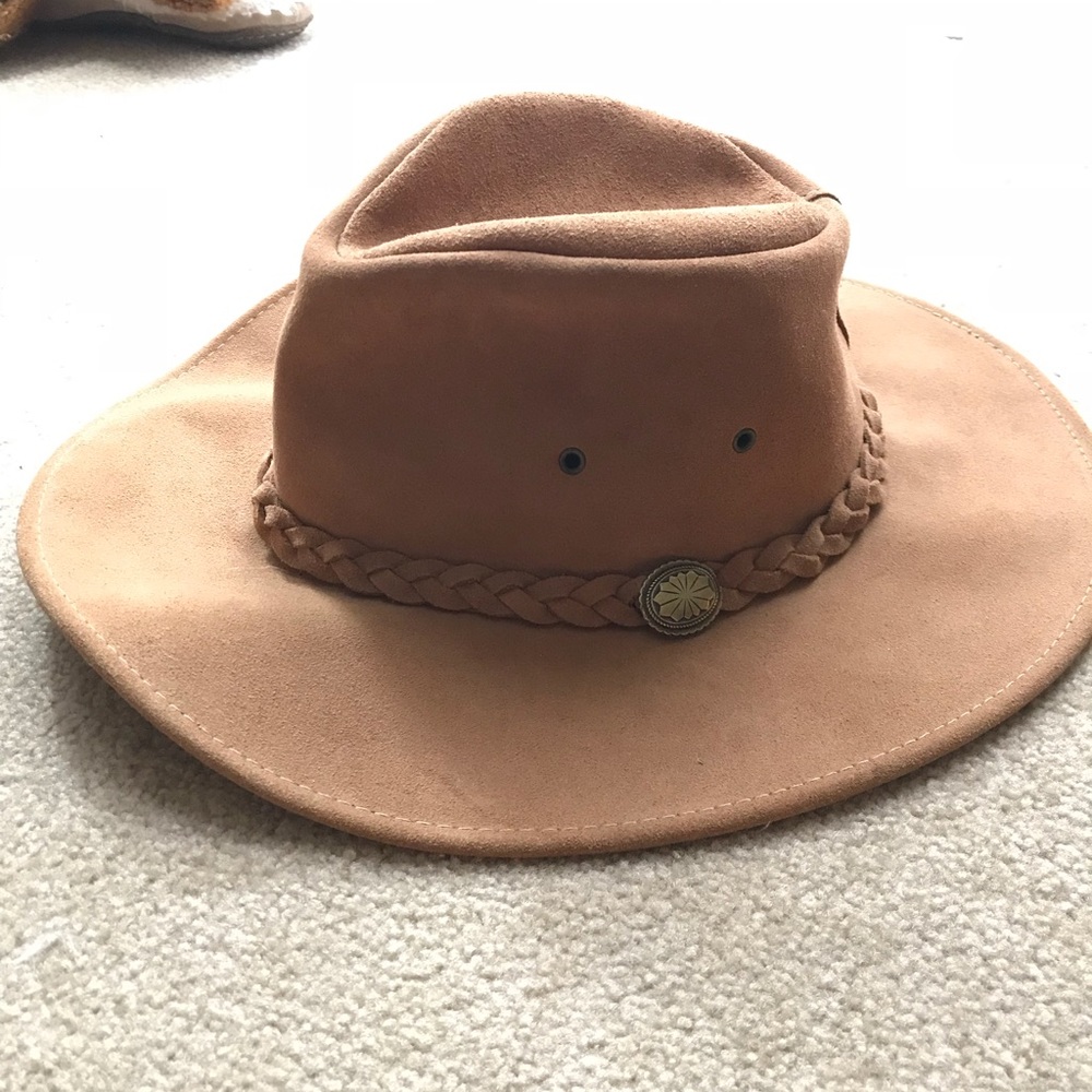 ❗️SOLD❗️Brand new suede hat - Picture 2 of 3
